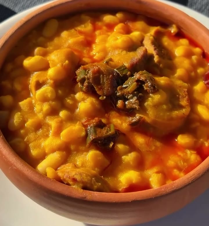 Locro Xolmis en cazuela de barro